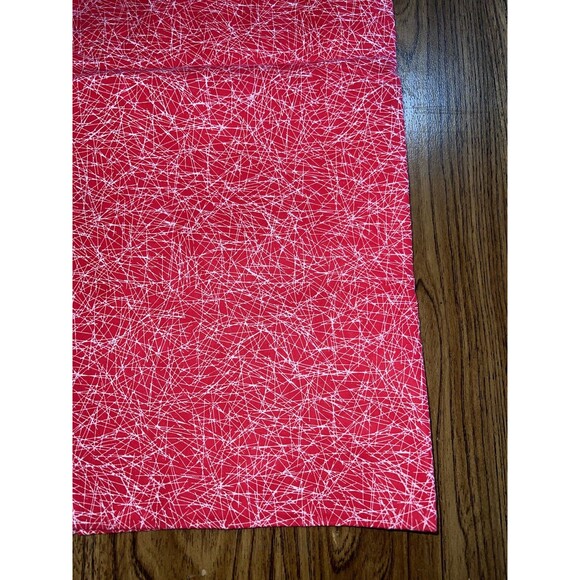 Flannel Fabric - 44" X 1 Yard - Red And White Abstract/webbed/crackled Design - Picture 2 of 4